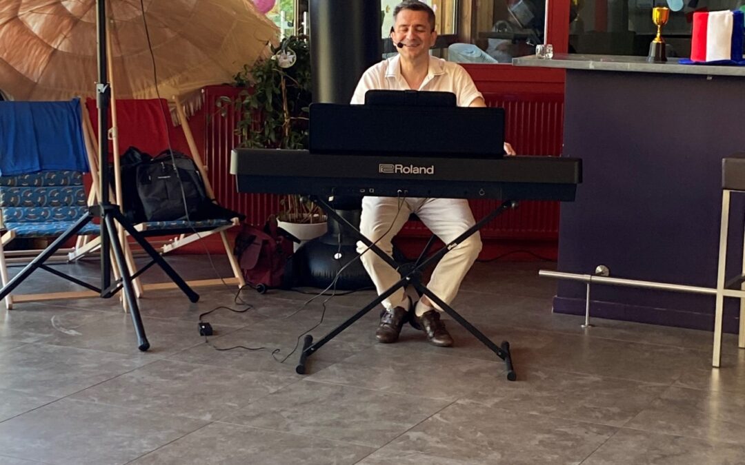 Fête des anniversaires avec le Chanteur et Pianiste Victor Costa